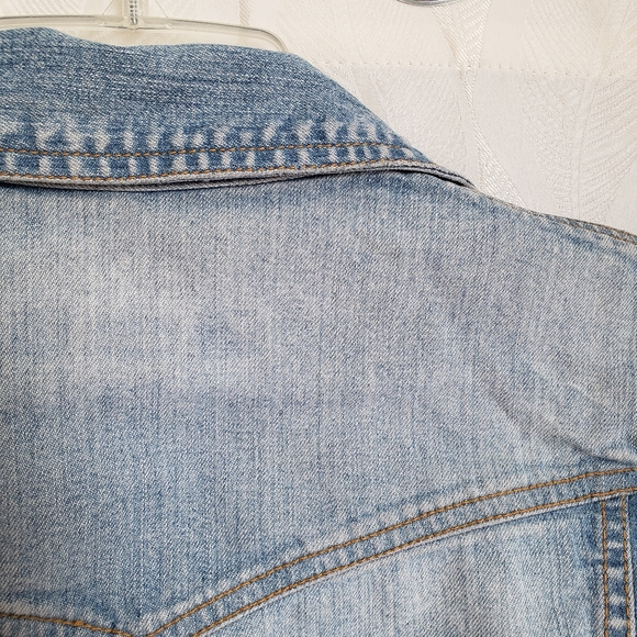 A&F Lightwash Denim Jean Jacket - Picture 9 of 9